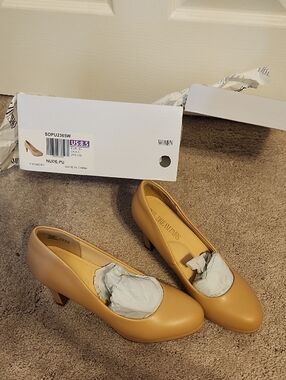 Classic Nude Mid-Heel Pump for Women